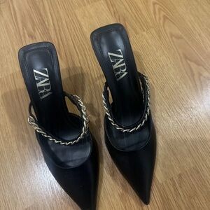 Zara Women's Black Heels with Gold Chain Detail